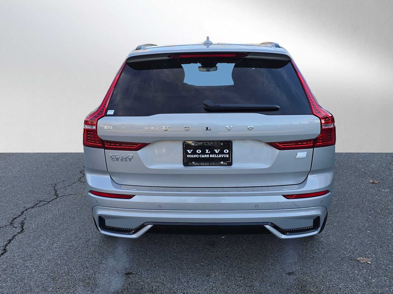 2024 Volvo XC60 Recharge Plug-In Hybrid Plus Dark Theme