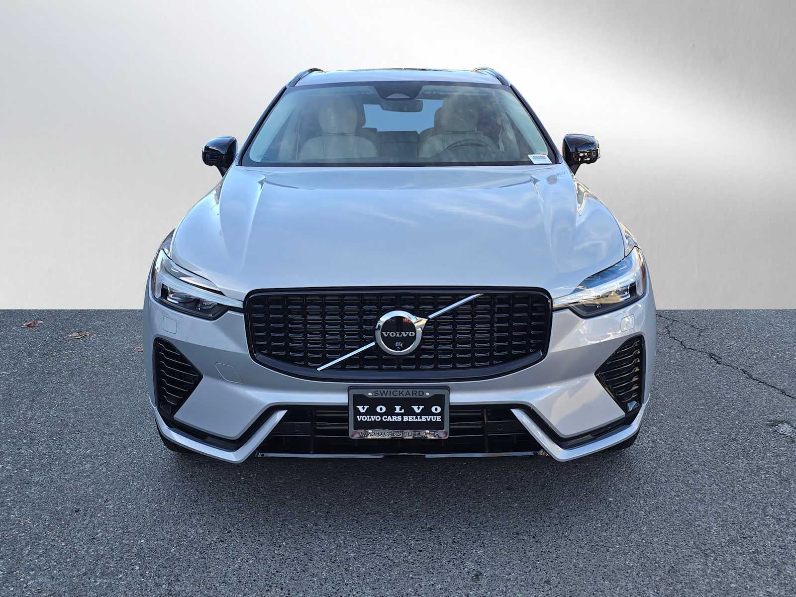 2024 Volvo XC60 Recharge Plug-In Hybrid Plus Dark Theme