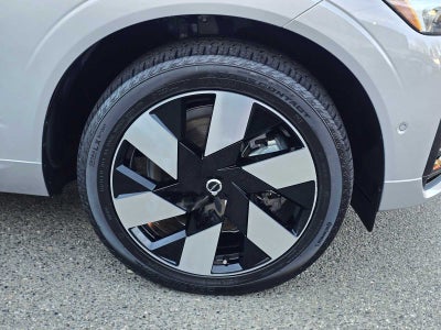 2024 Volvo XC60 Recharge Plug-In Hybrid Plus Dark Theme
