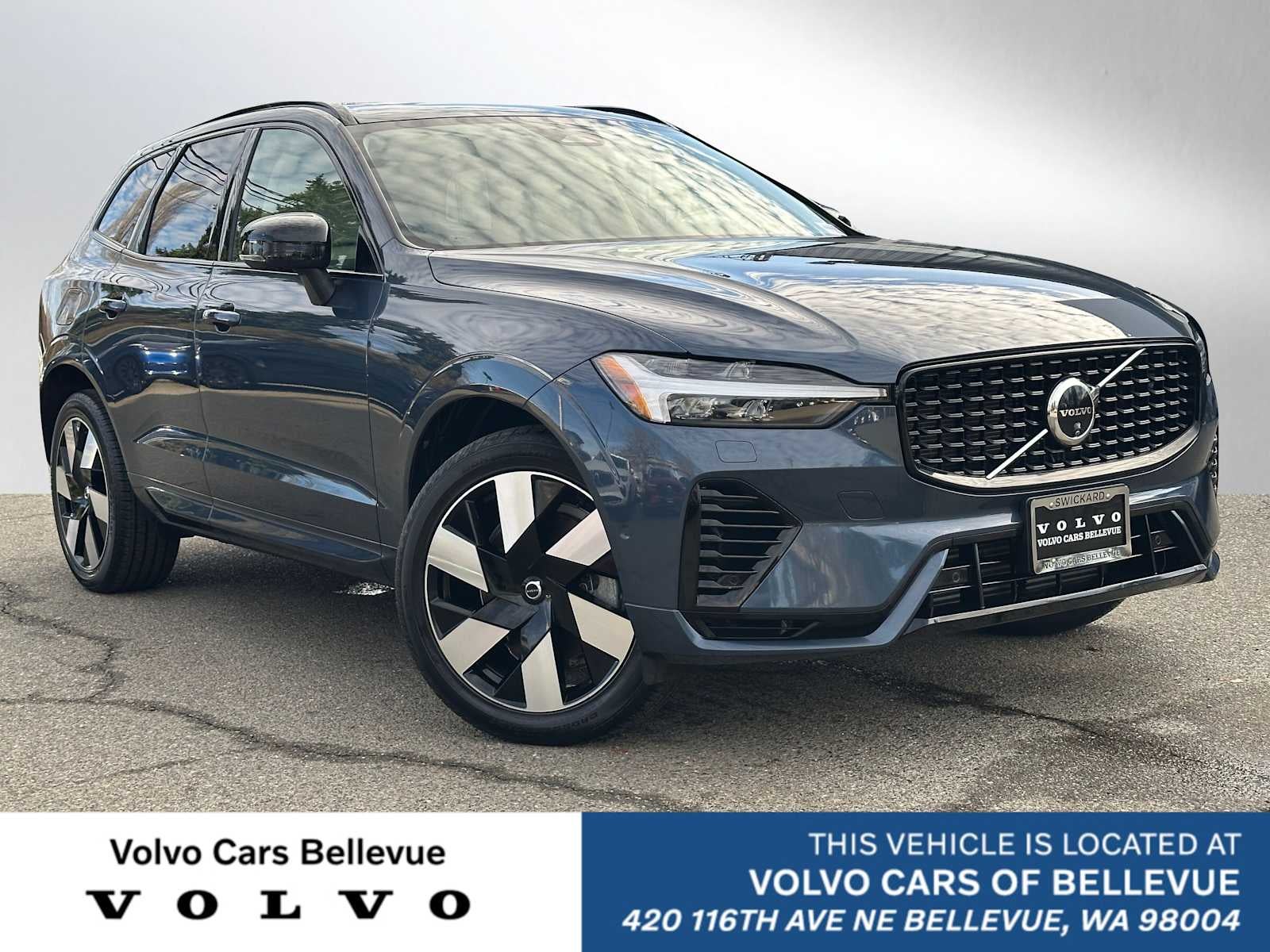 2024 Volvo XC60 Recharge Plug-In Hybrid Plus Dark Theme