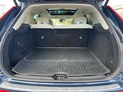 2024 Volvo XC60 Recharge Plug-In Hybrid Plus Dark Theme