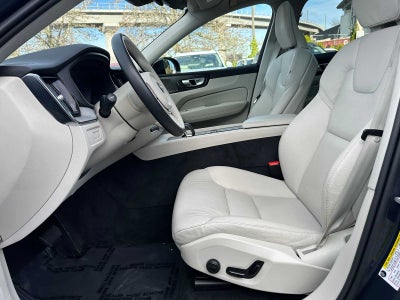 2024 Volvo XC60 Recharge Plug-In Hybrid Plus Dark Theme