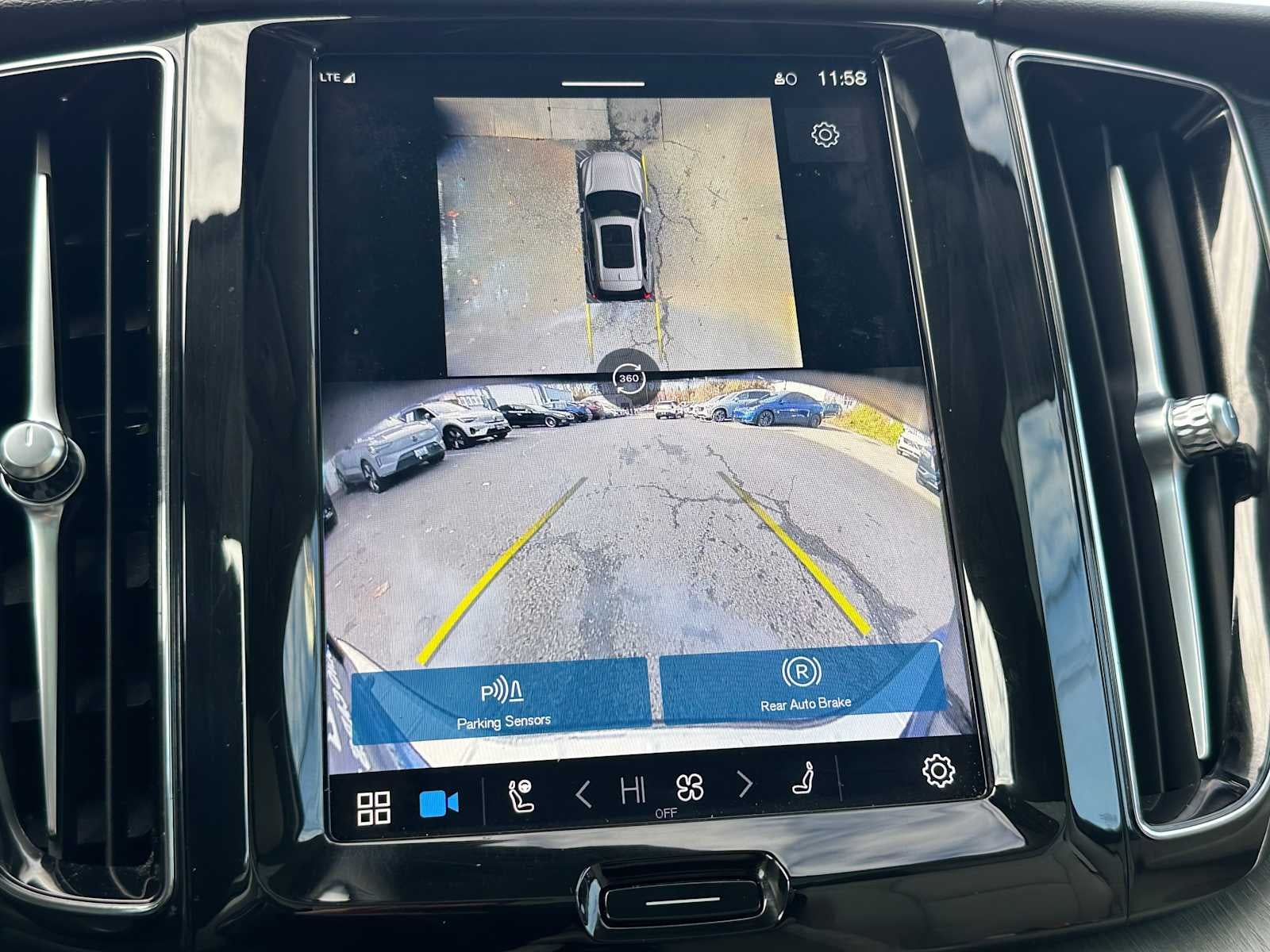 2024 Volvo XC60 Recharge Plug-In Hybrid Plus Dark Theme