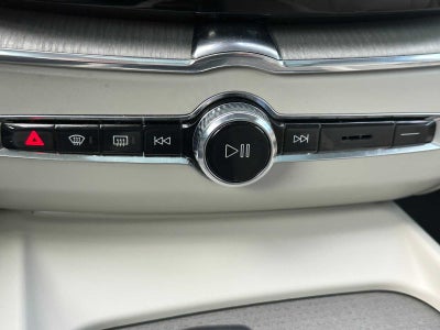 2024 Volvo XC60 Recharge Plug-In Hybrid Plus Dark Theme