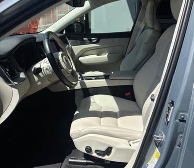 2024 Volvo XC60 Recharge Plug-In Hybrid Plus Dark Theme