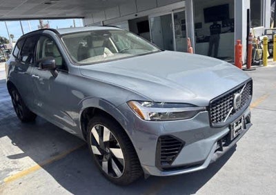 2024 Volvo XC60 Recharge Plug-In Hybrid Plus Dark Theme