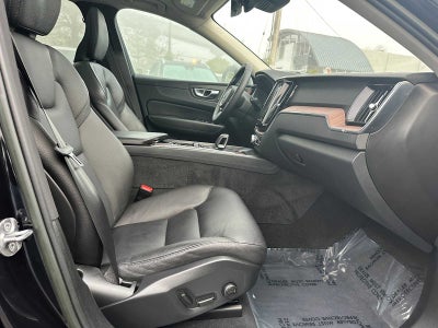 2023 Volvo XC60 Recharge Plug-In Hybrid Plus Bright Theme