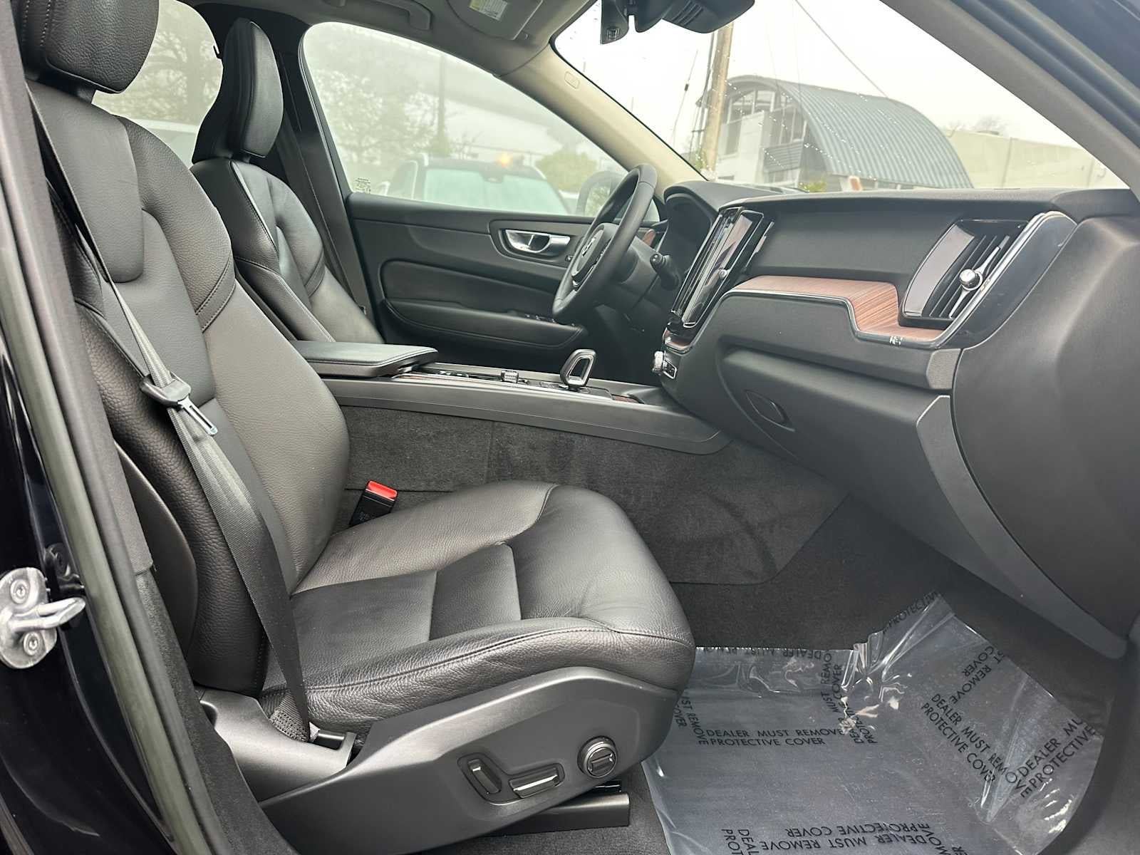 2023 Volvo XC60 Recharge Plug-In Hybrid Plus Bright Theme