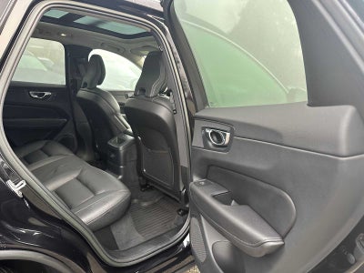 2023 Volvo XC60 Recharge Plug-In Hybrid Plus Bright Theme