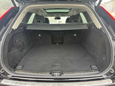 2023 Volvo XC60 Recharge Plug-In Hybrid Plus Bright Theme