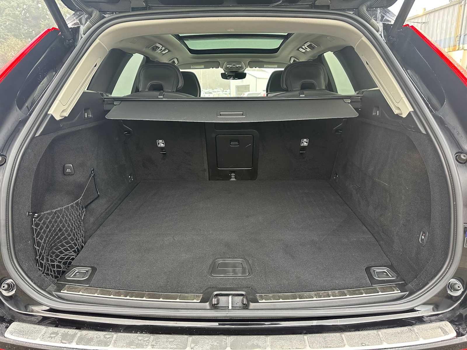 2023 Volvo XC60 Recharge Plug-In Hybrid Plus Bright Theme