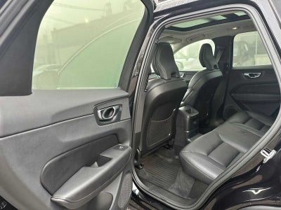 2023 Volvo XC60 Recharge Plug-In Hybrid Plus Bright Theme