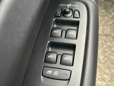 2023 Volvo XC60 Recharge Plug-In Hybrid Plus Bright Theme