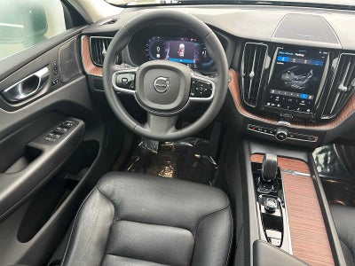 2023 Volvo XC60 Recharge Plug-In Hybrid Plus Bright Theme