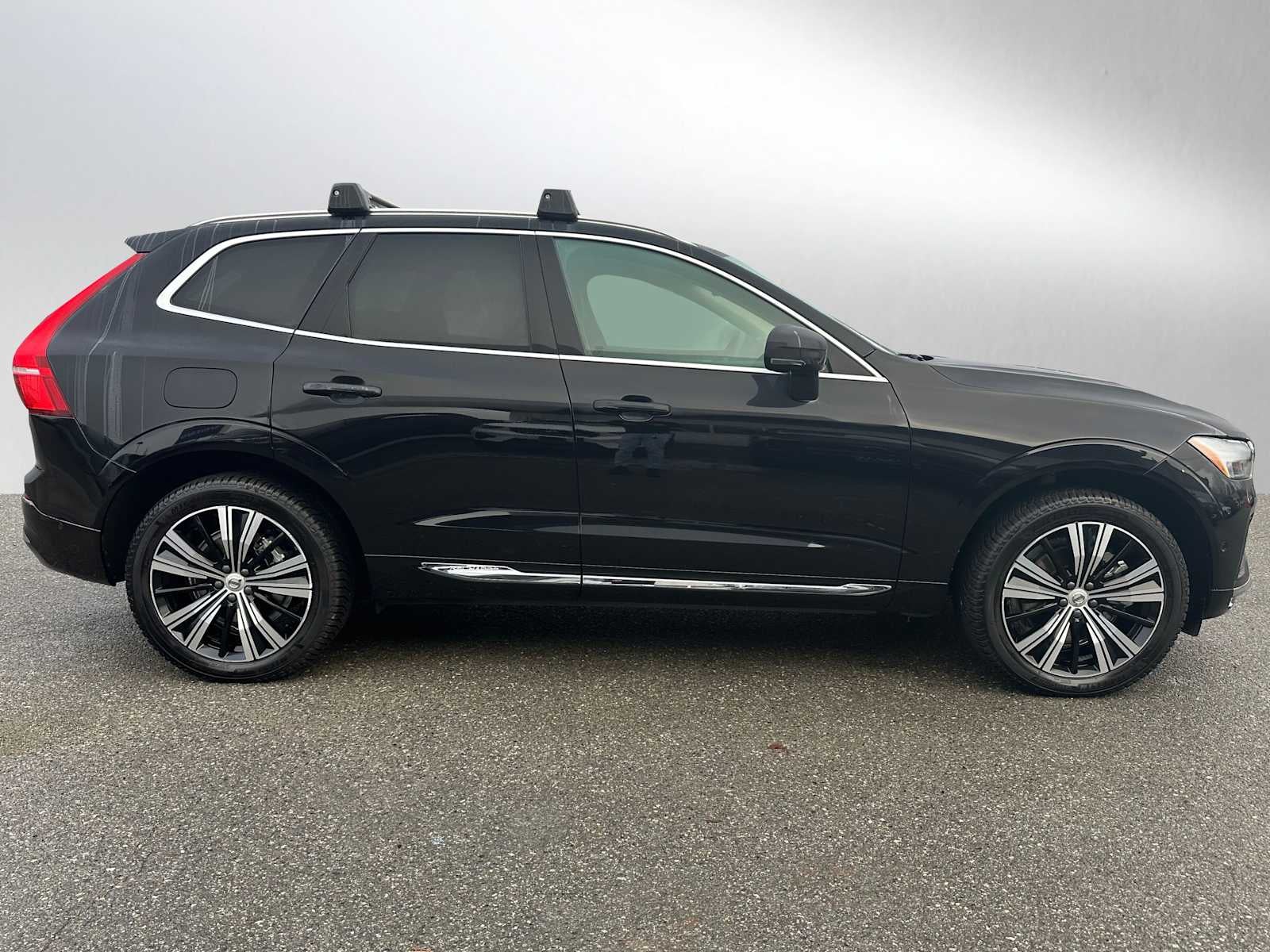 2023 Volvo XC60 Recharge Plug-In Hybrid Plus Bright Theme