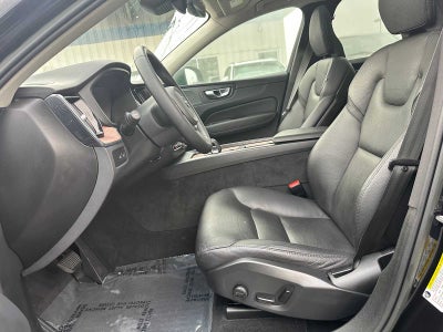 2023 Volvo XC60 Recharge Plug-In Hybrid Plus Bright Theme