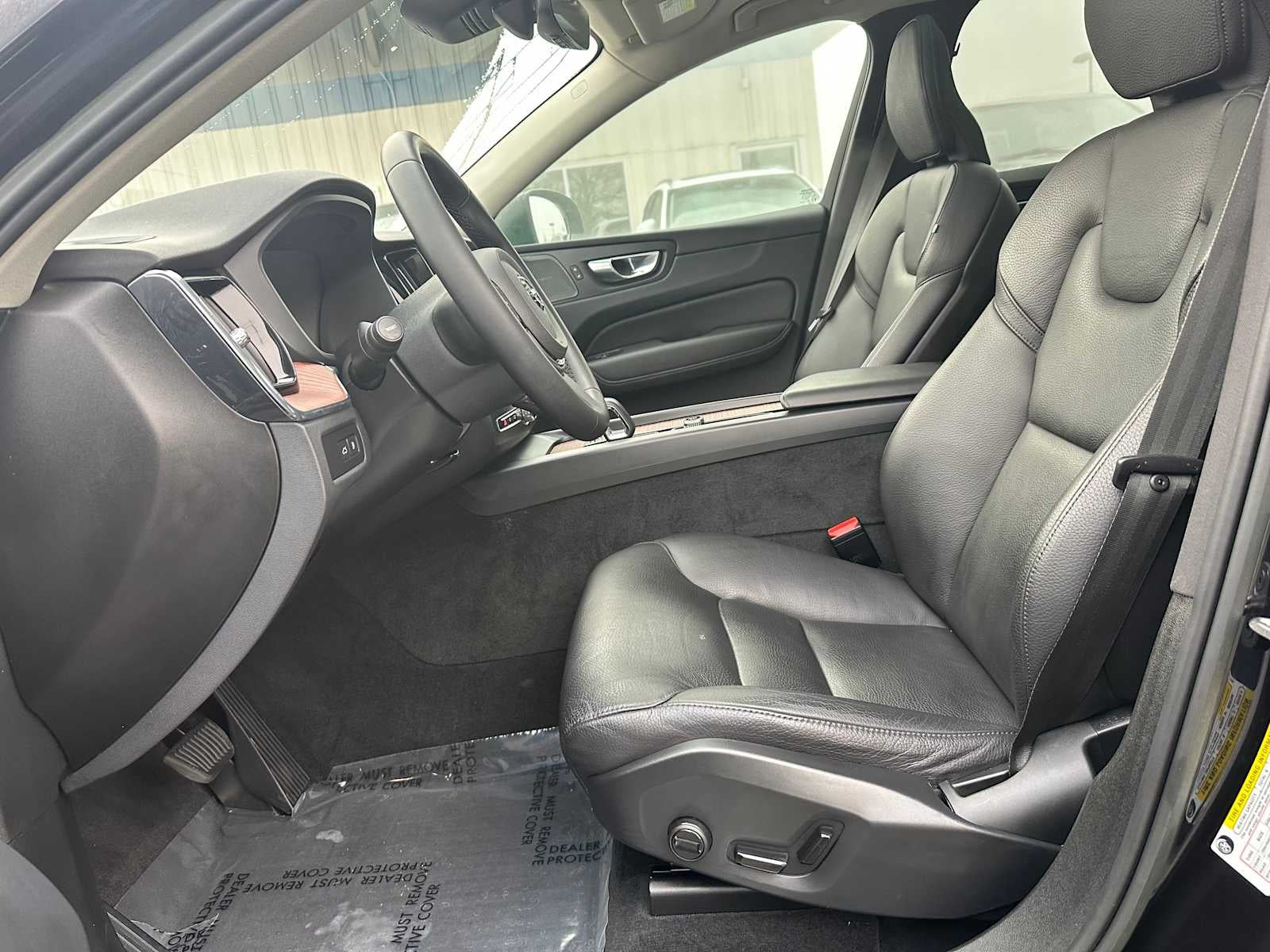 2023 Volvo XC60 Recharge Plug-In Hybrid Plus Bright Theme