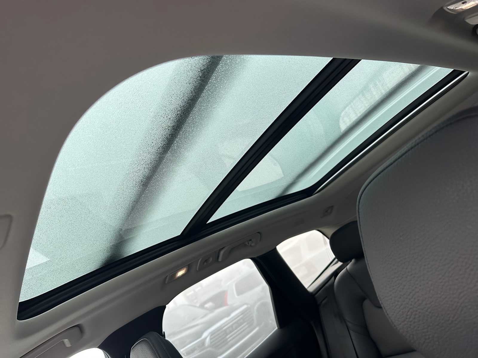 2023 Volvo XC60 Recharge Plug-In Hybrid Plus Bright Theme