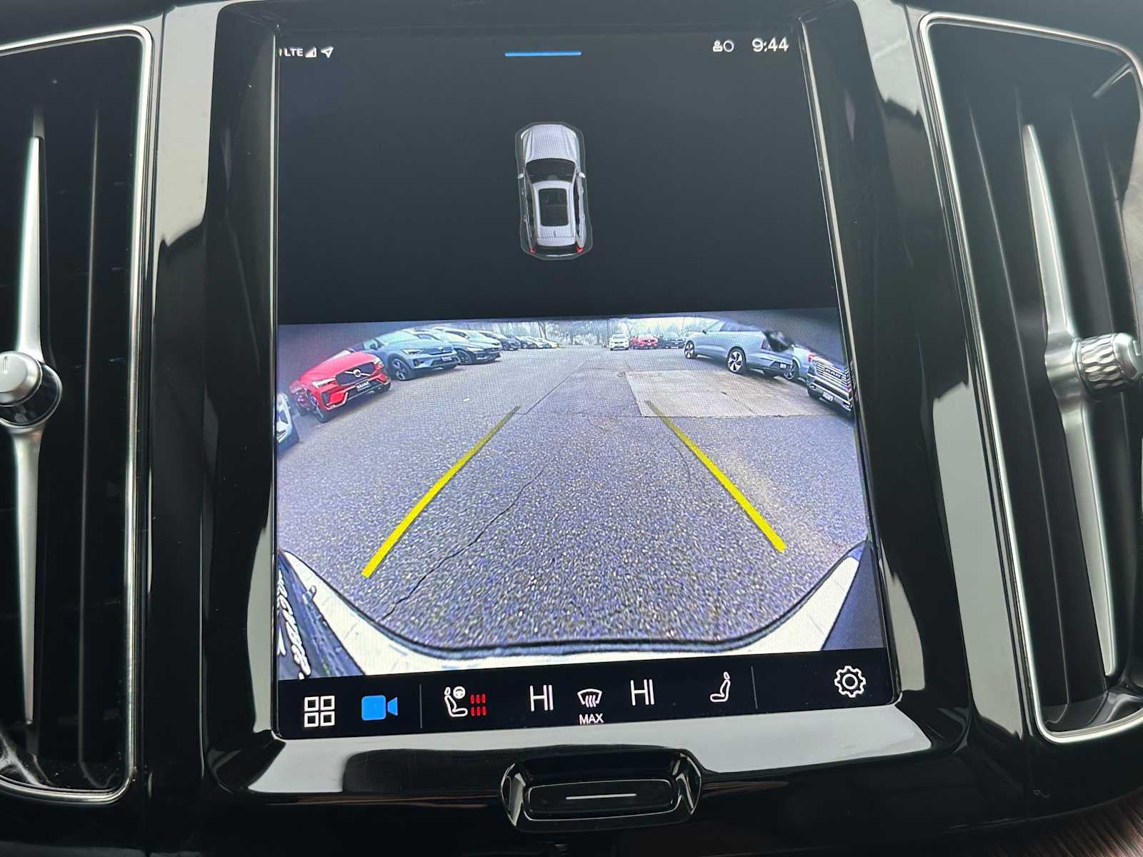 2023 Volvo XC60 Recharge Plug-In Hybrid Plus Bright Theme