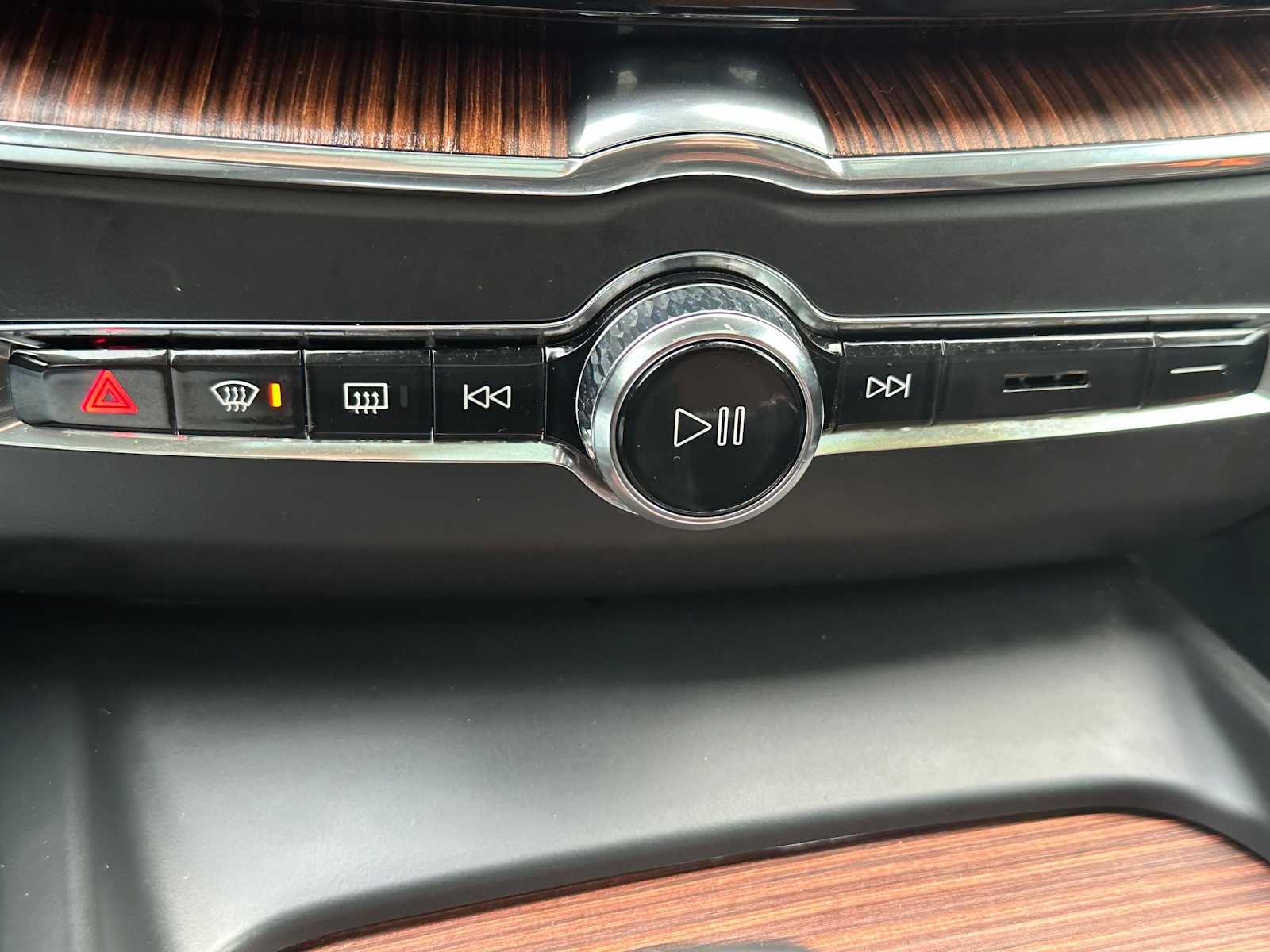 2023 Volvo XC60 Recharge Plug-In Hybrid Plus Bright Theme