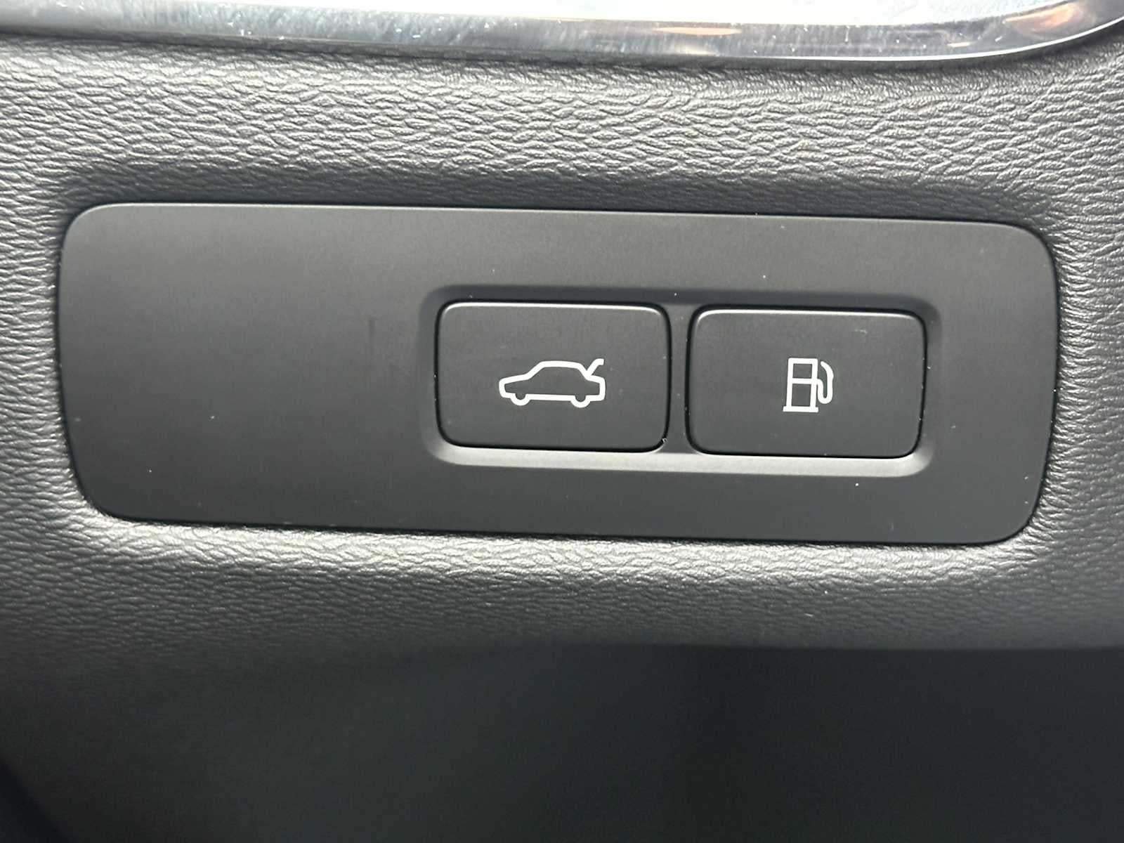 2023 Volvo XC60 Recharge Plug-In Hybrid Plus Bright Theme