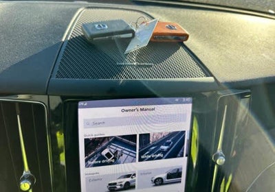 2023 Volvo XC60 Recharge Plug-In Hybrid Plus Bright Theme