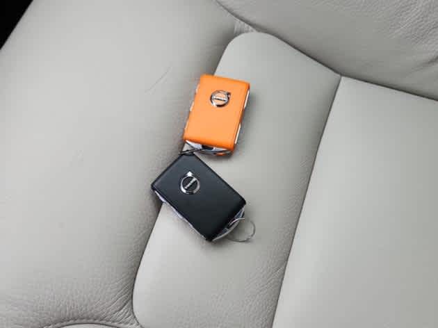 2023 Volvo XC60 Recharge Plug-In Hybrid Plus Bright Theme