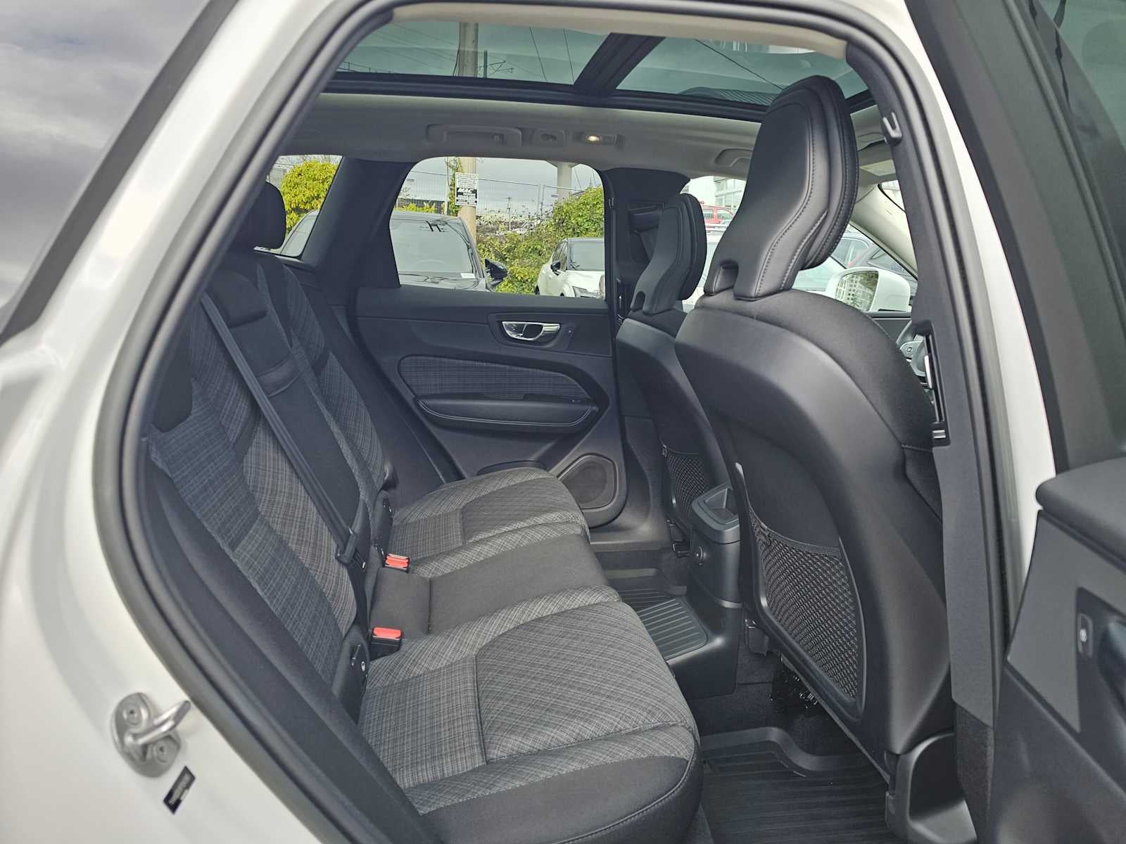 2023 Volvo XC60 Recharge Plug-In Hybrid Core Bright Theme