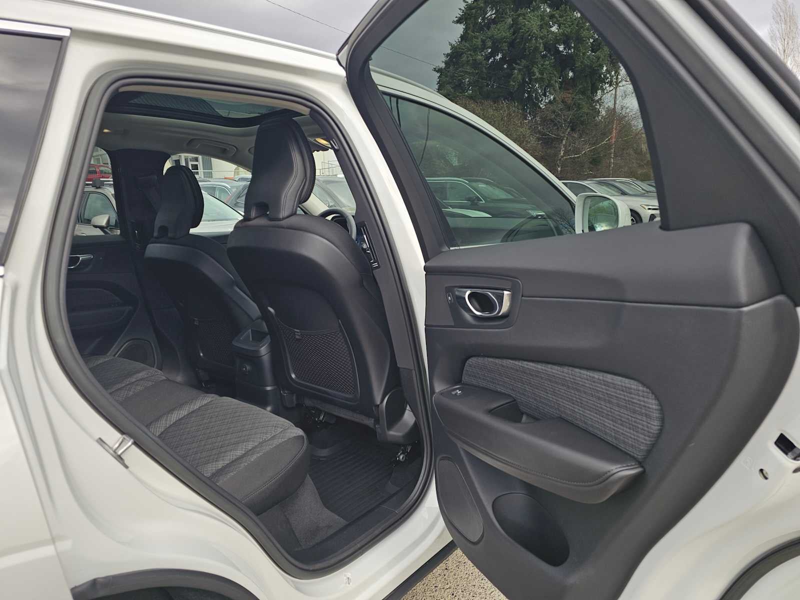 2023 Volvo XC60 Recharge Plug-In Hybrid Core Bright Theme