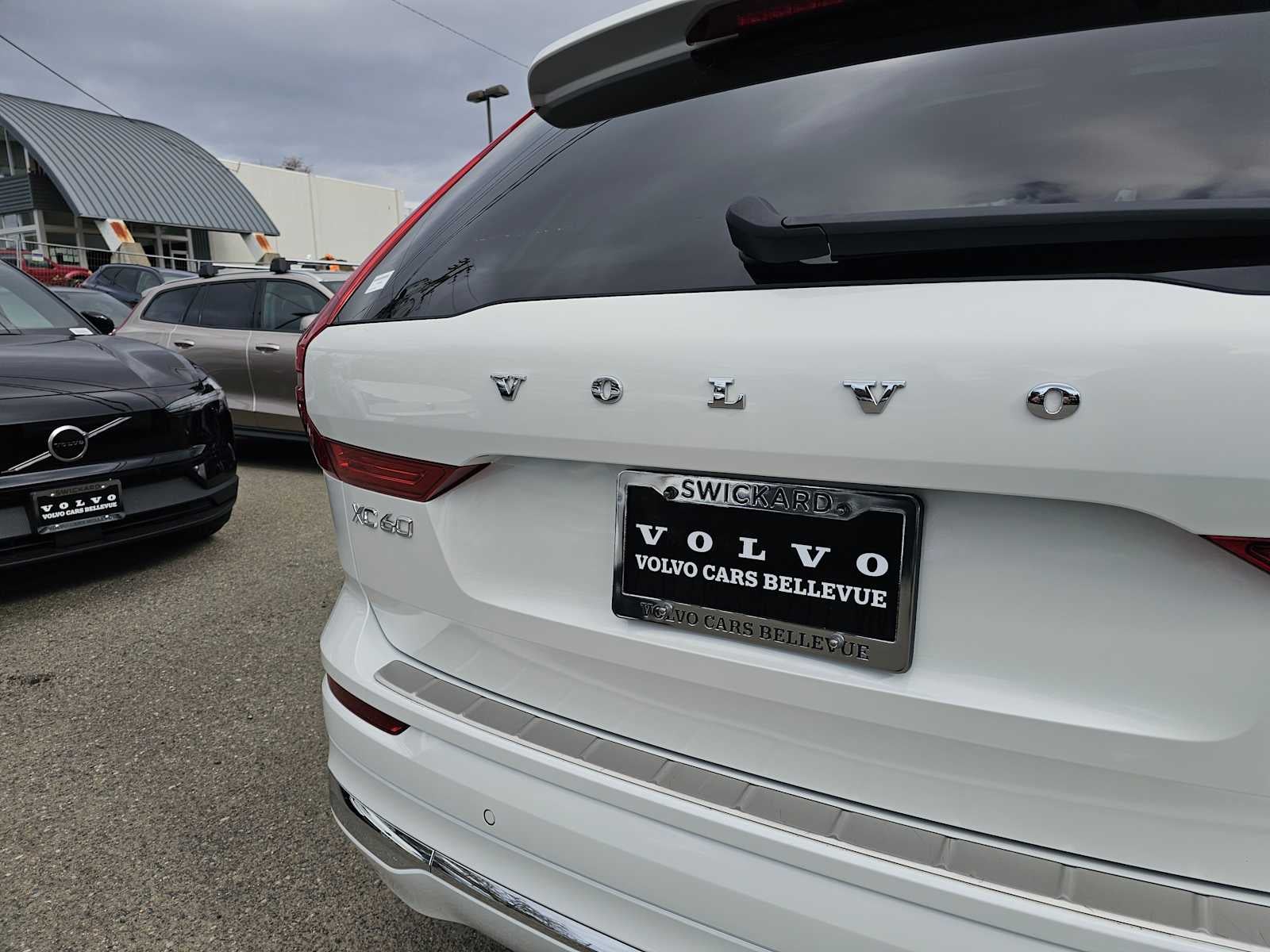 2023 Volvo XC60 Recharge Plug-In Hybrid Core Bright Theme