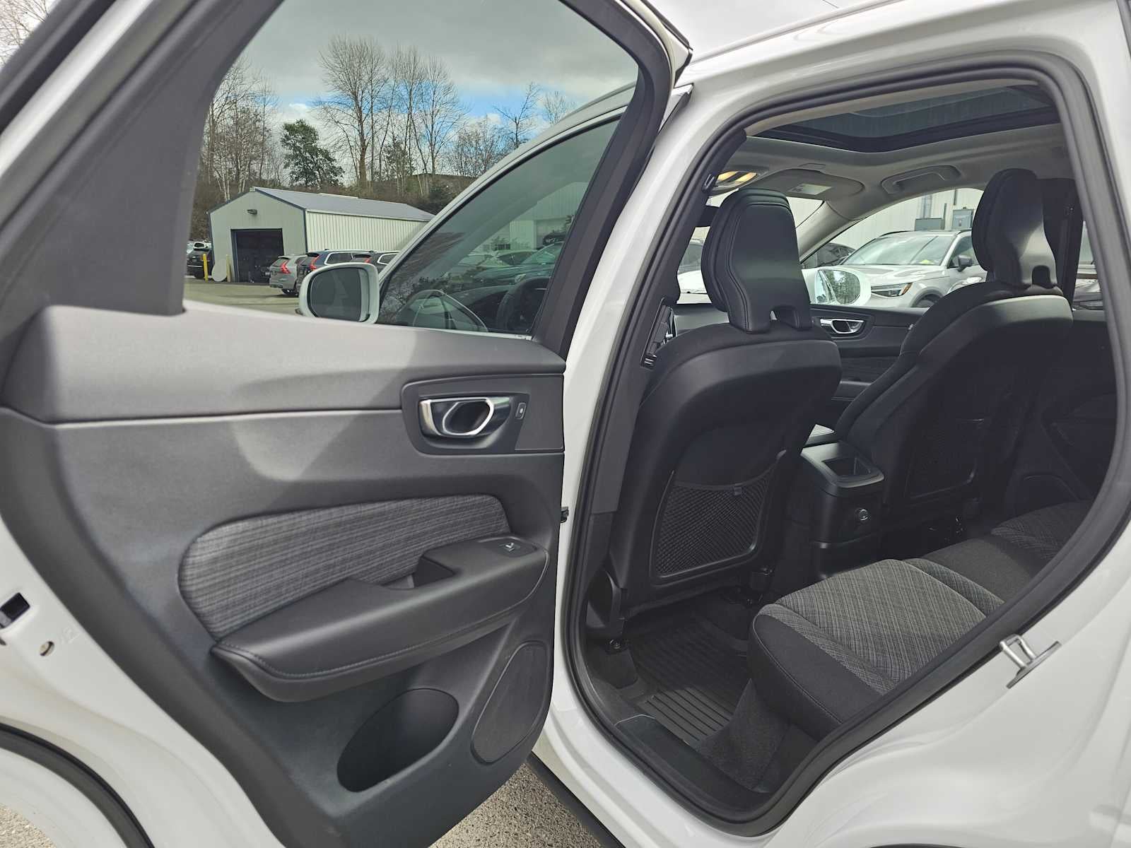 2023 Volvo XC60 Recharge Plug-In Hybrid Core Bright Theme