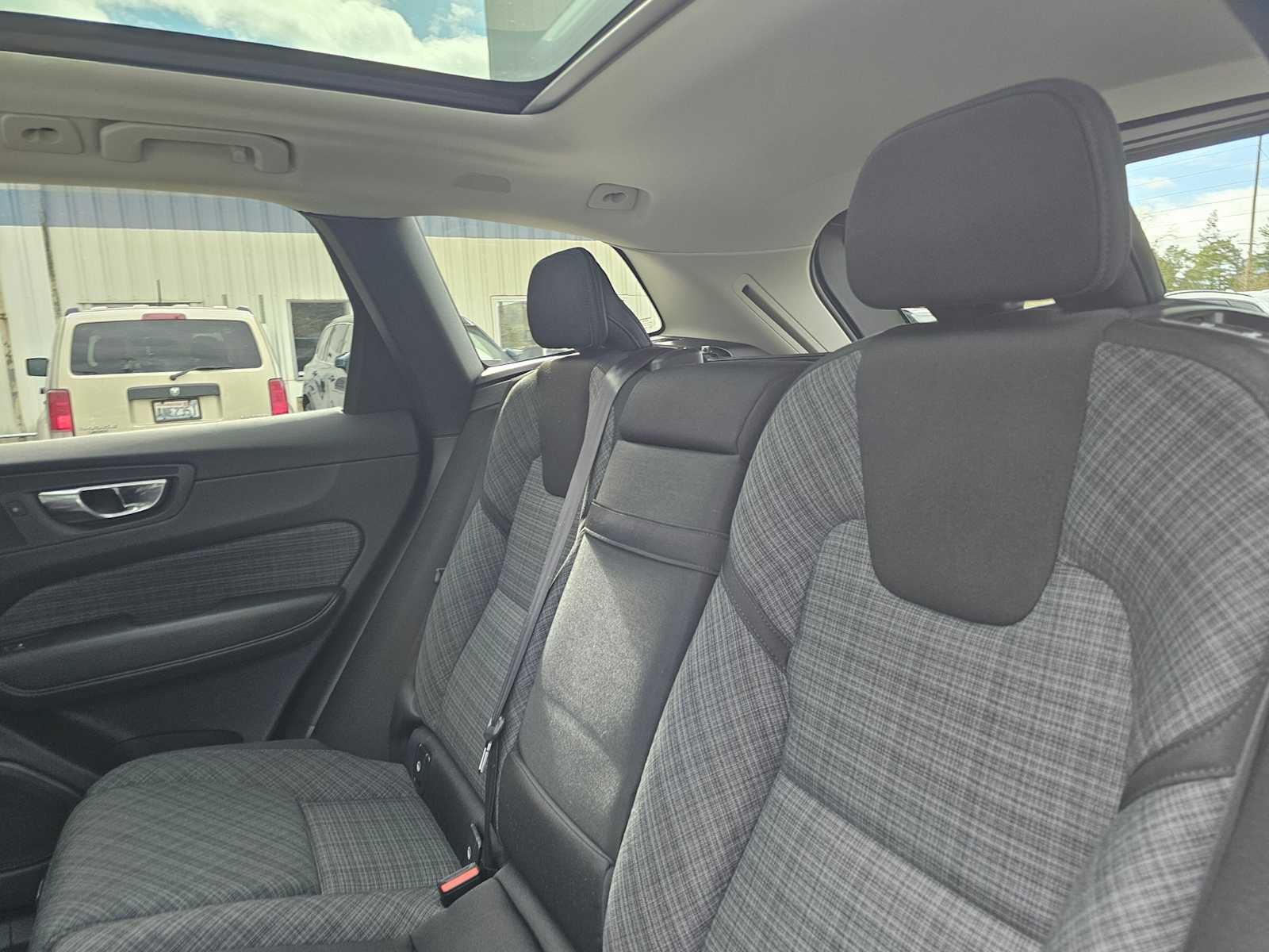 2023 Volvo XC60 Recharge Plug-In Hybrid Core Bright Theme