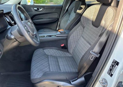 2023 Volvo XC60 Recharge Plug-In Hybrid Core Bright Theme