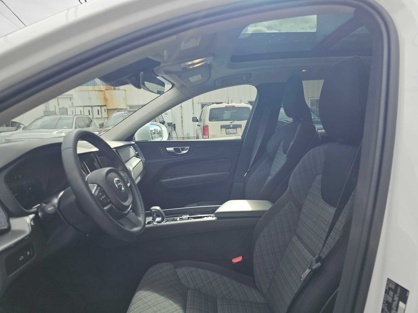 2023 Volvo XC60 Recharge Plug-In Hybrid Core Bright Theme