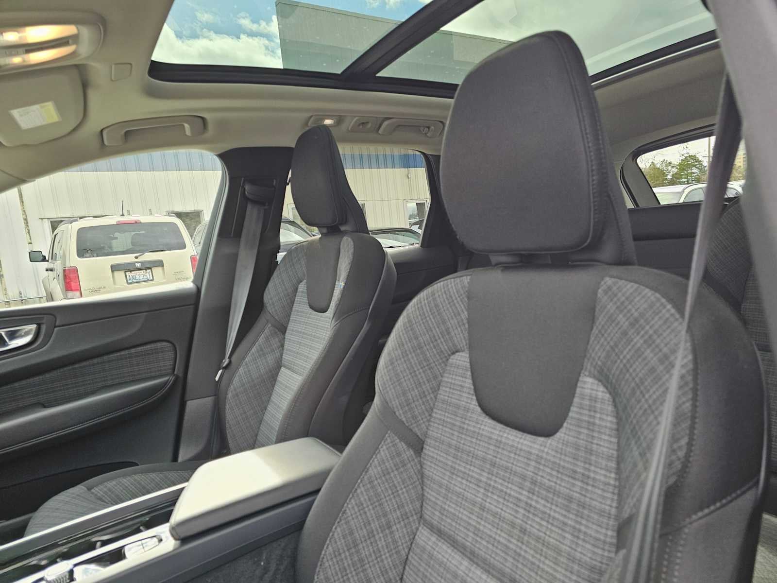 2023 Volvo XC60 Recharge Plug-In Hybrid Core Bright Theme