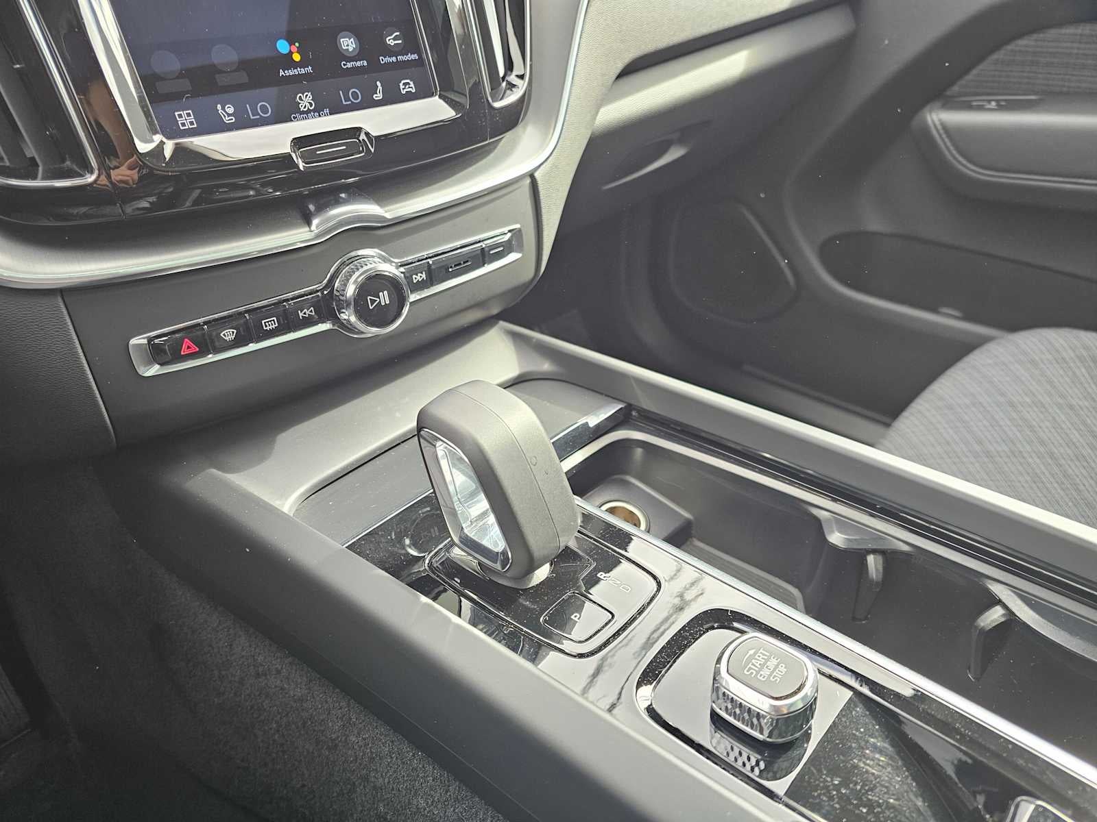 2023 Volvo XC60 Recharge Plug-In Hybrid Core Bright Theme