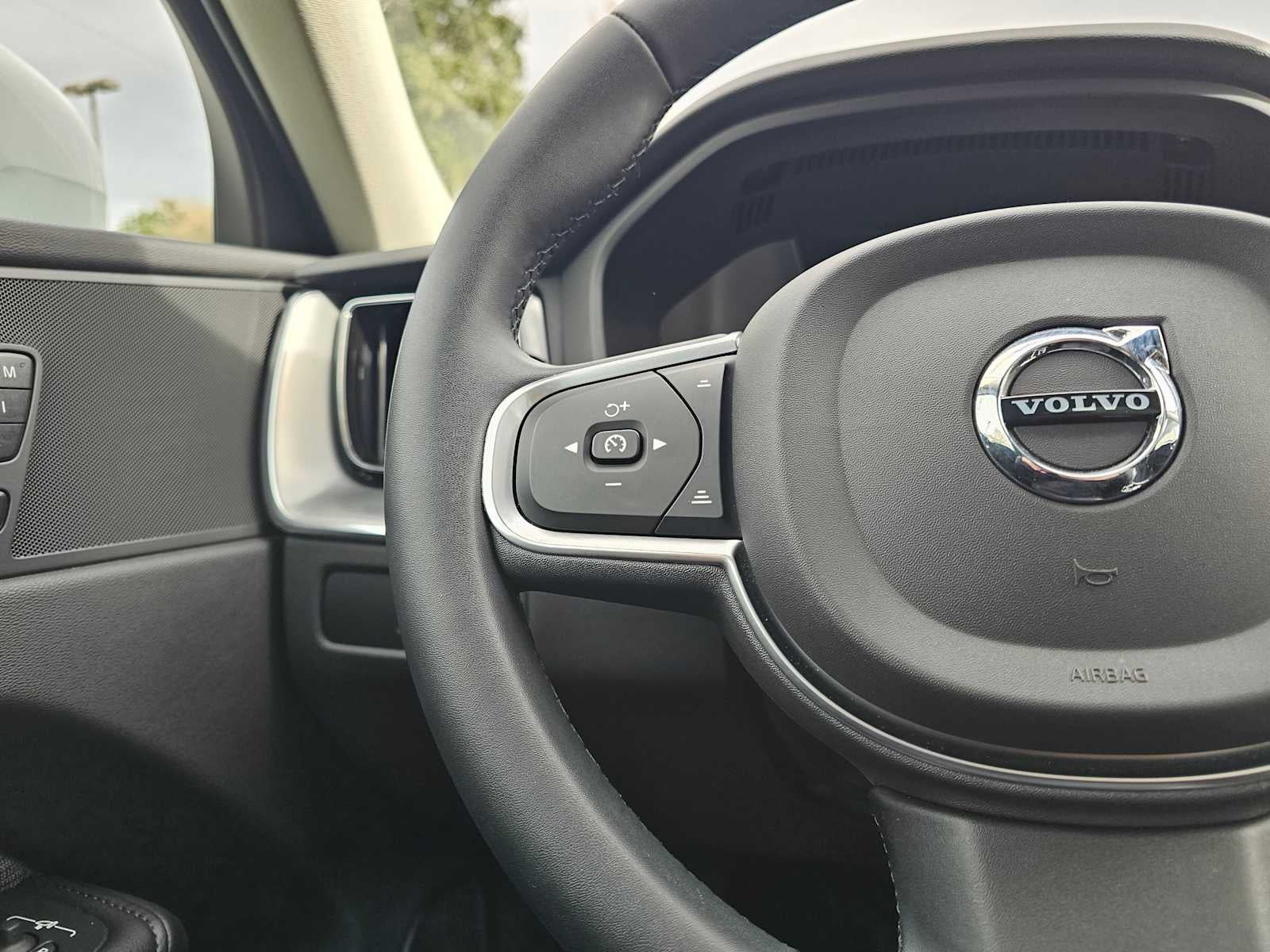 2023 Volvo XC60 Recharge Plug-In Hybrid Core Bright Theme