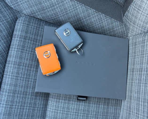 2023 Volvo XC60 Recharge Plug-In Hybrid Core Bright Theme