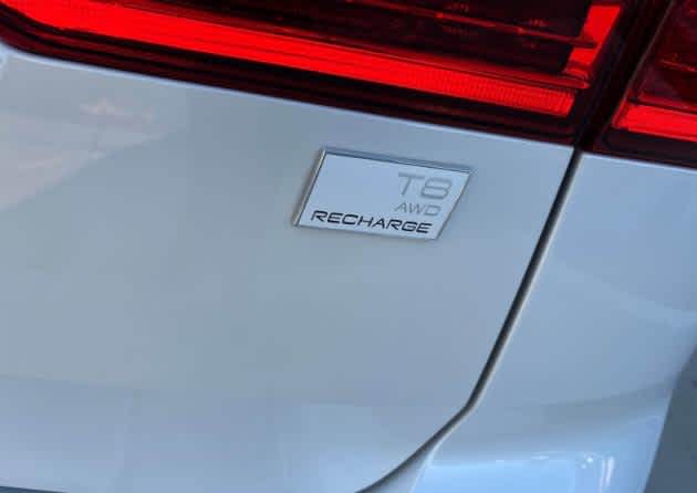 2023 Volvo XC60 Recharge Plug-In Hybrid Core Bright Theme
