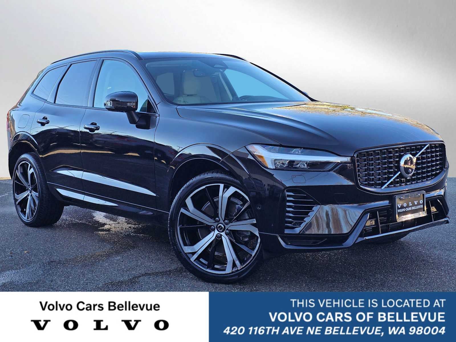 2023 Volvo XC60 Recharge Plug-In Hybrid Ultimate Dark Theme