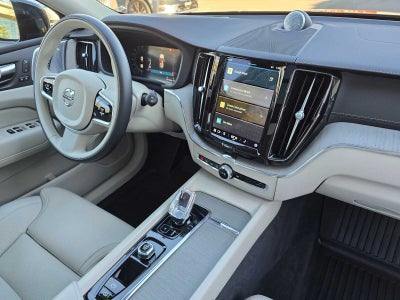 2023 Volvo XC60 Recharge Plug-In Hybrid Ultimate Dark Theme