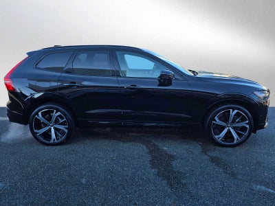 2023 Volvo XC60 Recharge Plug-In Hybrid Ultimate Dark Theme