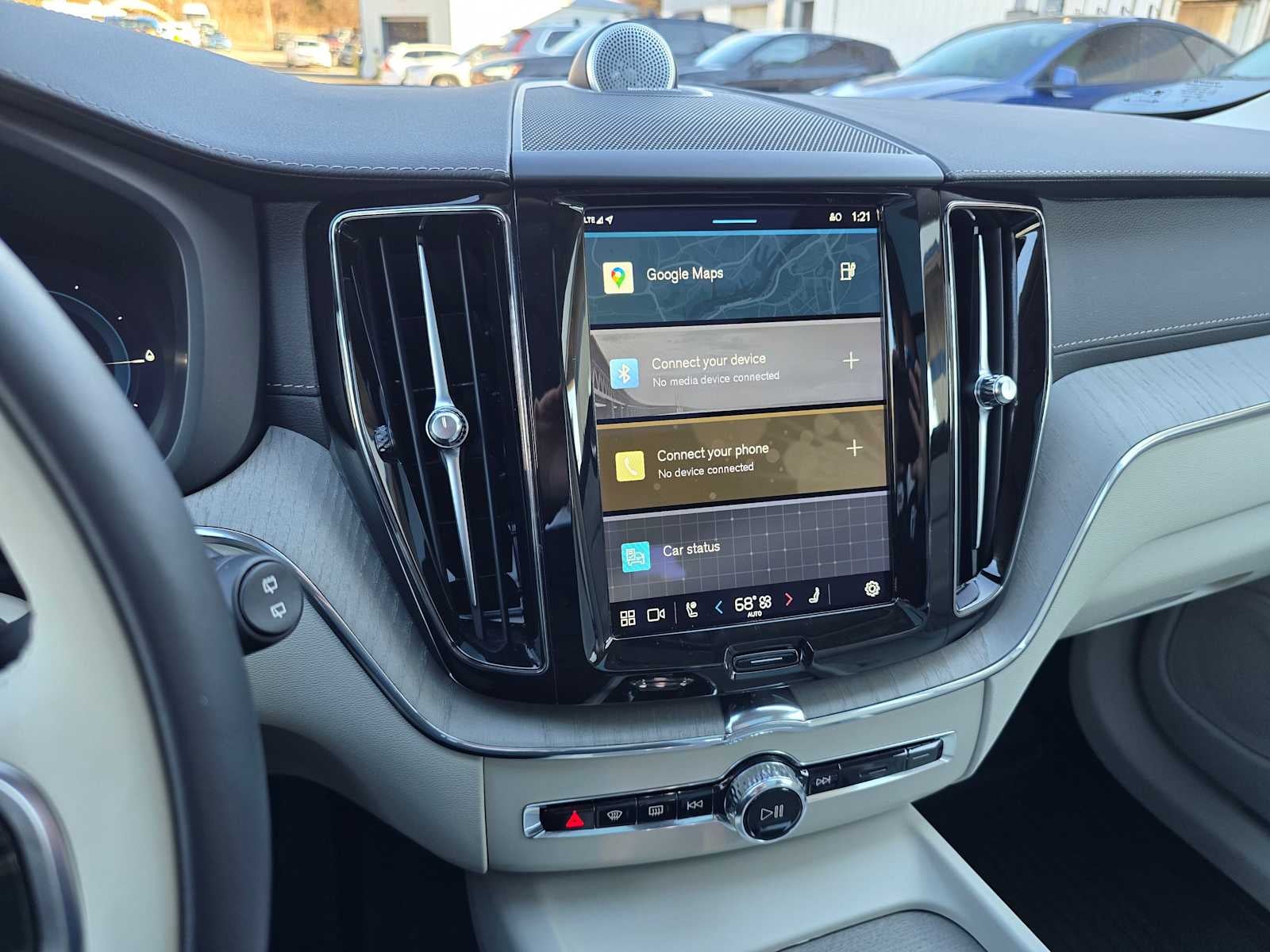 2023 Volvo XC60 Recharge Plug-In Hybrid Ultimate Dark Theme