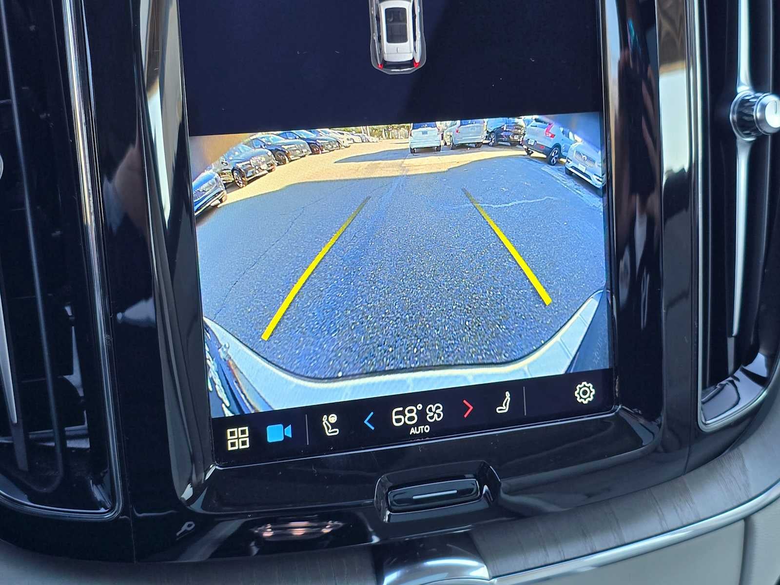 2023 Volvo XC60 Recharge Plug-In Hybrid Ultimate Dark Theme