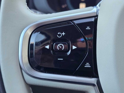 2023 Volvo XC60 Recharge Plug-In Hybrid Ultimate Dark Theme