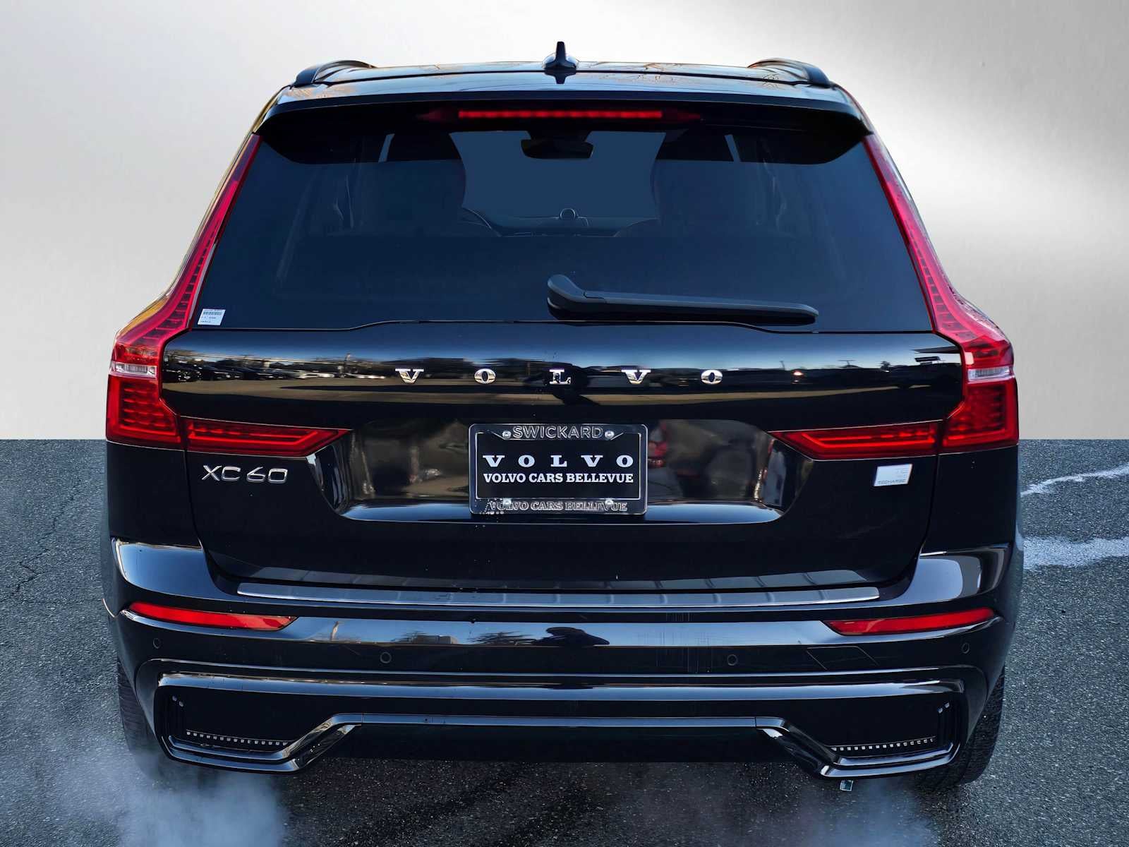 2023 Volvo XC60 Recharge Plug-In Hybrid Ultimate Dark Theme