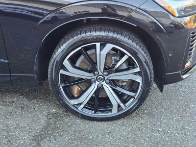 2023 Volvo XC60 Recharge Plug-In Hybrid Ultimate Dark Theme