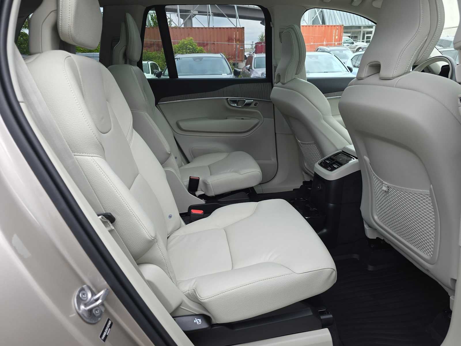 2025 Volvo XC90 Plug-In Hybrid Plus