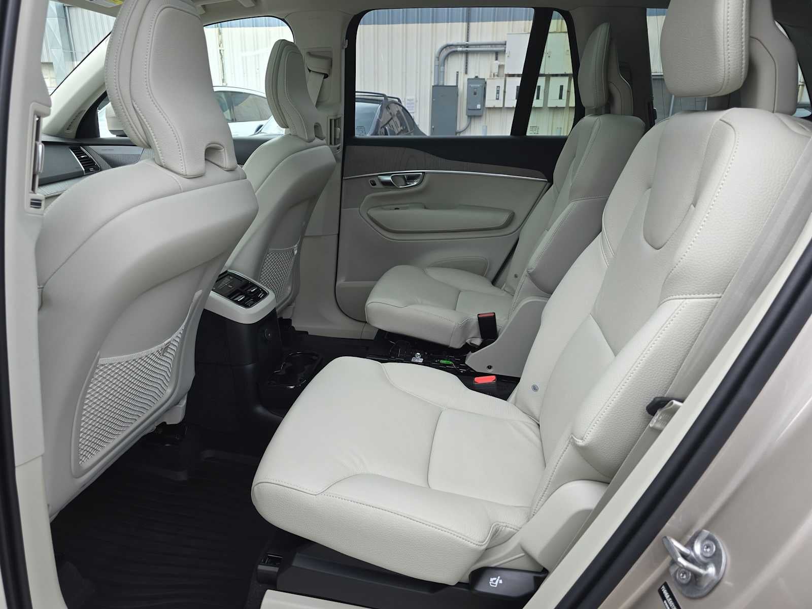 2025 Volvo XC90 Plug-In Hybrid Plus