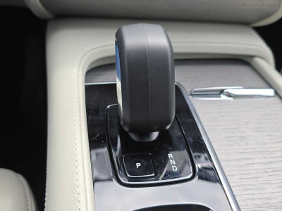 2025 Volvo XC90 Plug-In Hybrid Plus